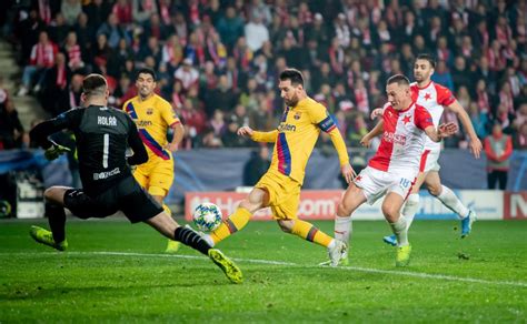 Lionel Messi Misses An Open Goal Against Slavia Prague In A Rare