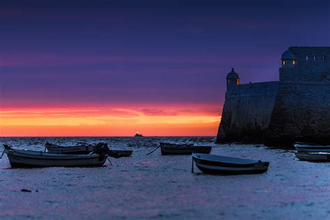It is the capital of the province of cádiz, one of eight that make up the autonomous community of andalusia. Turismo - Ayuntamiento de Cádiz | Playa de la Caleta