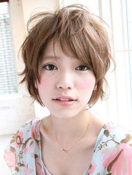 The curtained or the parted hairstyle was one of the most popular hairstyle in the 90s as men with both long or short hairs could adopt to. Japanese short hairstyles