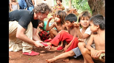 Cómo Ayudar A Mejorar La Vida De Los Pobres Youtube