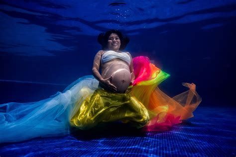 Late Pregnancy Underwater Photos Raquel