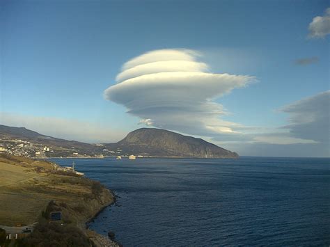 Crimean Lenticular Cloud Metabunk