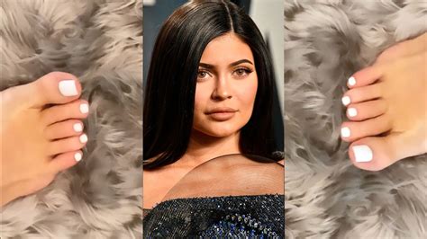 Kylie Jenner Claps Back At Trolls Criticizing Her Toes After Bikini