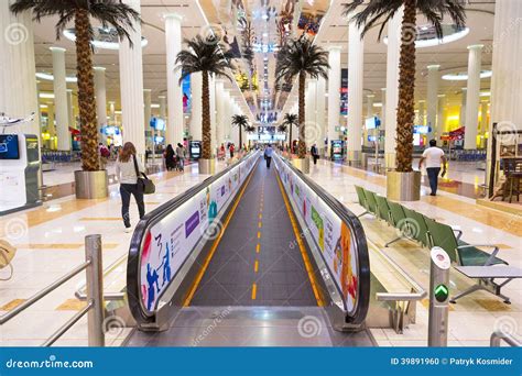 Intérieur Du Terminal 3 à Laéroport De Dubai International Image