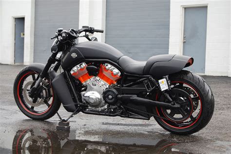 Pre owned 2010 harley davidson v. Fitness Star Jillian Michaels Gets Harley V-Rod Muscle ...