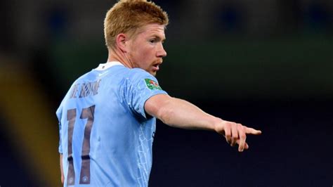 Gelandang belgia kevin de bruyne bereaksi pada akhir pertandingan sepak bola grup b uefa euro 2020 antara denmark dan belgia di stadion parken di kopenhagen pada 17 juni 2021/prediksi belgia vs portugal di euro 2021, pertarungan bruno fernandes dan kevin de bruyne, senin (28/6/2021). Kevin De Bruyne désigné meilleur milieu de terrain de la ...