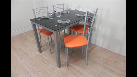 Genial set de mesa y 2 taburetes en pino de gran calidad y un concepto elegante. Conjunto mesa cristal con 4 sillas de metal y polipiel ...