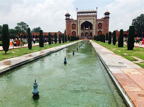 Taj Mahal Garden Photograph By Sherebanu Nagarwala Pixels