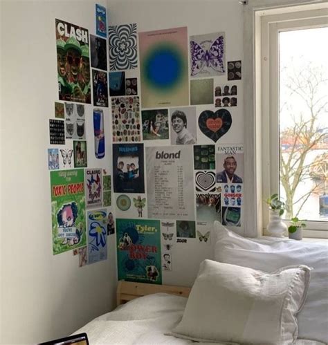 Whether you want to call it boho or bohemian, this chic style is full of different colors, patterns, textures, themes, and decorations that are used to create an artistic aesthetic. Pin by peyton on Aesthetic bedroom in 2021 | Colorful room ...