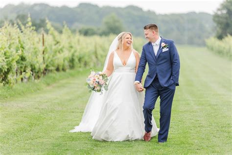 Saltwater Farm Vineyard Wedding In Stonington Ct Emily And Lenny