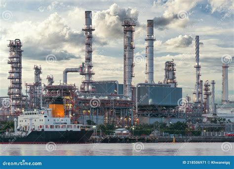 Crude Oil And Gas Refinery Plant Of Manufacturing Petrochemical