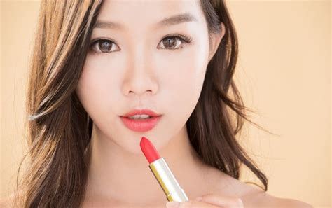 Warna Lipstik Baru Yang Menarik Dicoba Deep Nude Untuk Kesan Hangat