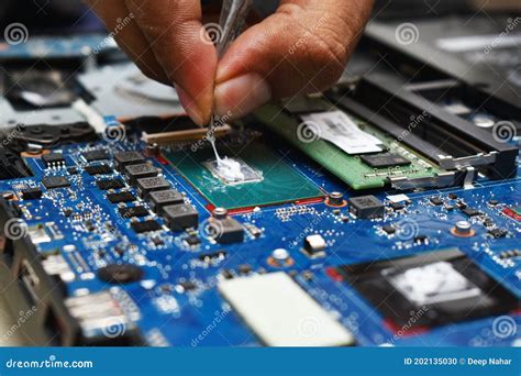 Applying And Replacing Thermal Paste On Laptop Processor Using Fingers