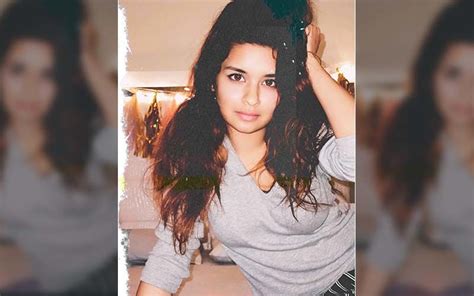 Avneet Kaur Revamps Her Bedroom During Self Quarantine Fans Ask For A Room Tour Actress Obliges