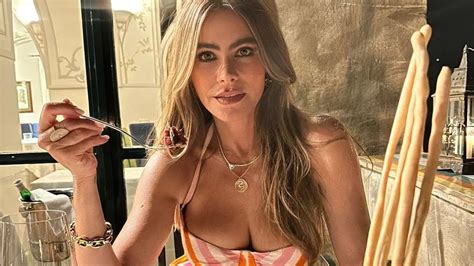 Agt Sofia Vergara 51 Almost Strips Off Her Skin Tight Dress In New Vacation Photos But Fans