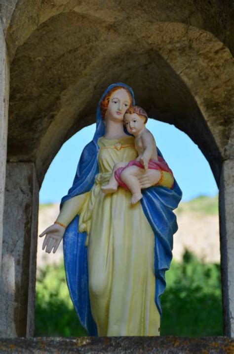 Ten Apparitions Of Mary Approved By Catholic Church Which Receive