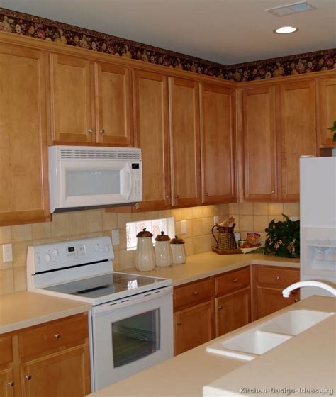 Everyone has stainless steel appliances; Traditional Light Wood Kitchen Cabinets #37 (Kitchen ...