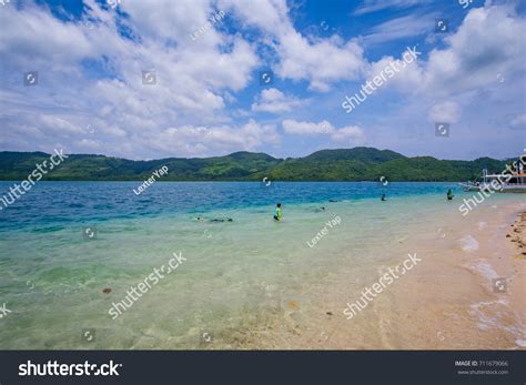 Shoreline One El Nidos Beaches Palawan Stock Photo 711679066 Shutterstock