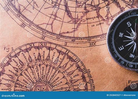 Abenteuerlust Kompass Und Karten Schatzkarte Und Pfad Zum Schatz