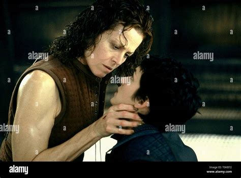 Sigourney Weaver Winona Ryder Alien Resurrection 1997 Stockfotografie Alamy