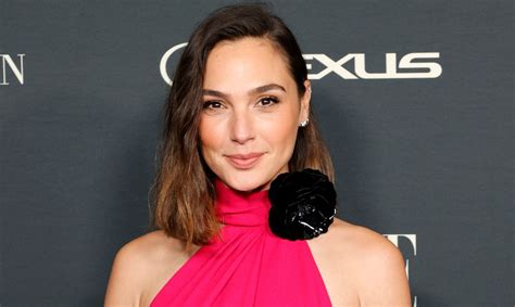 gal gadot gives details about her character cleopatra let s show how attractive and sexy she