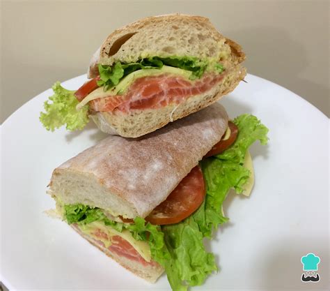 Sanduíche de salmão defumado Fácil