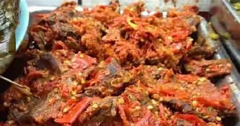 Bingung bagaimana mengolah resep masakan udang yang enak? RESEP MASAKAN IBU INDONESIA: DEDENG BALADO