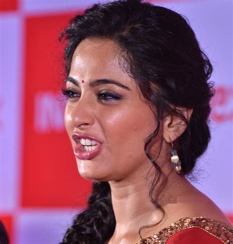 Kollywood Golden Lady Anushka Shetty Oily Face Closeup Stills Anushka