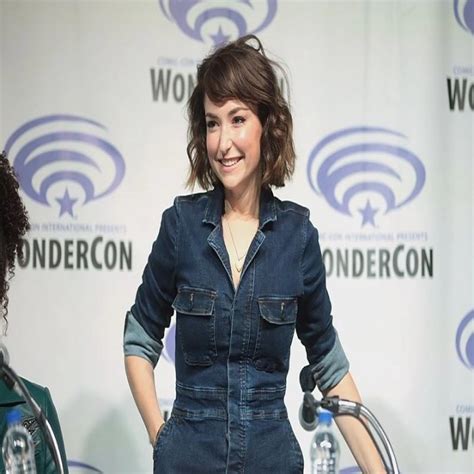 Milana Vayntrub Height Weight Age Net Worth Husband Family Career And More