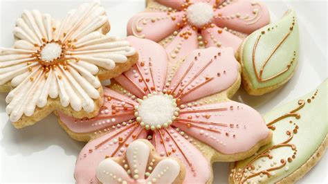 A Bunch Of Cookie Flowers Flower Shaped Cookies Decorated Cookies