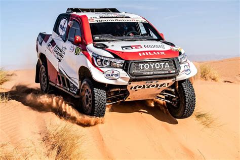 Rally Dakar Pick Up Toyota Hilux Frente A Boogies Y Suv