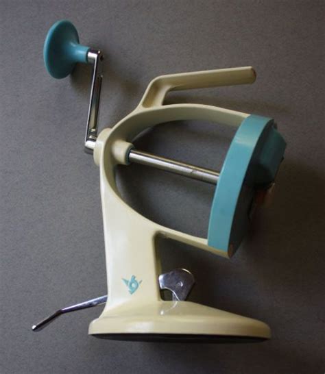 25 Vintage Kitchen Tools You Dont See Anymore Vintage Kitchen