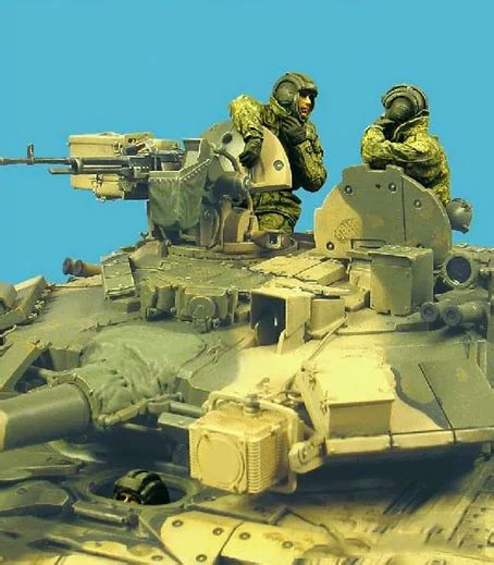 135 Scale Unpainted Resin Figure Modern Russian Tank Crew 3 Figures In