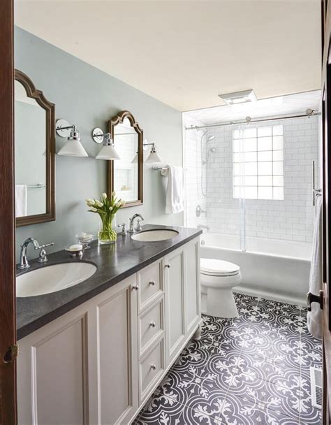 Before And After Small Bathroom Remodel With Tub Escolaitasampaio