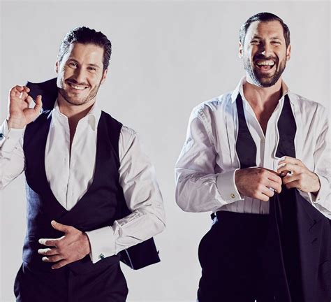 Dwts Dancer Val Chmerkovskiy Wants To Connect With You Too During