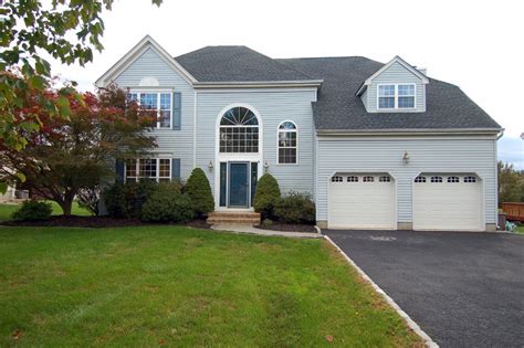 Features include 4 bedrooms 1.5 baths, stainless steel appliances, spacious family room with a decorative fireplace, large a more houses for rent near me. 4 Bedroom Homes For Rent Near Me - Houses For Rent Info