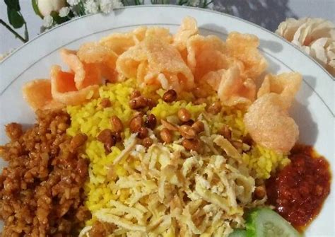 Kuliner khas betawi ini, berisi, mie kuning, bihun, tomat, babat, dll. Nasi Kuning Ketan Betawi : Resep Nasi Kuning Tumpeng Oleh Resepmasakankue Com Craftlog / Je ...