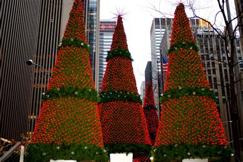 Something suitable for a party with two 12 years old, but really it is. NYC ♥ NYC: Sixth Avenue Christmas Decorations
