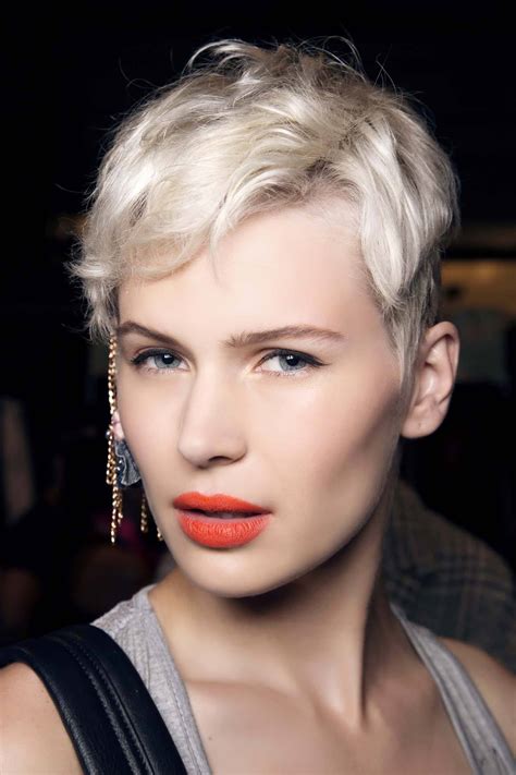 21 Incredible Platinum Blonde Hairstyles Youre Sure To Love