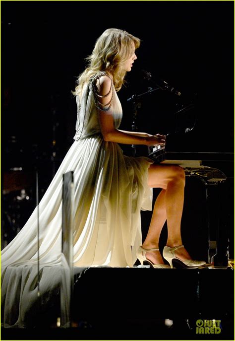 Taylor Swift Performs All Too Well At Grammys Video Photo Taylor Swift