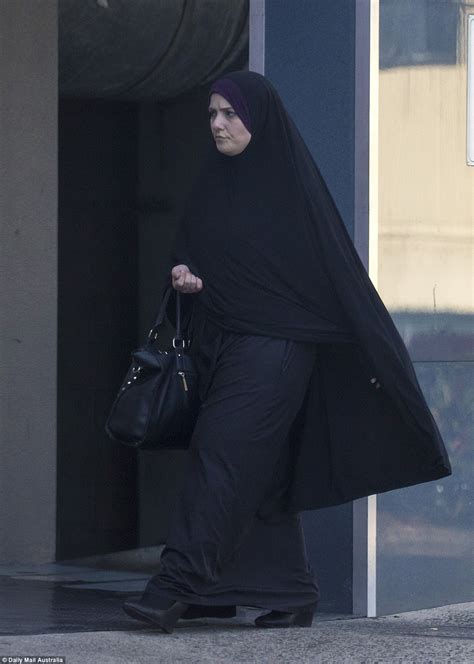 Fatima Elomar Who Was Given Bail After Pleading Guilty To Supporting Terrorism Daily Mail Online