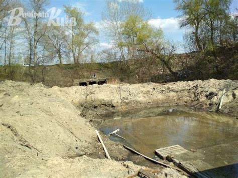 Об этом сообщает портал rau со ссылкой на свои источники и фото, размещенные пользователями в соцсетях. Вечірній Київ :: Річку Почайну захистили хрестом від ...