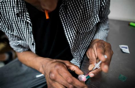 Watchful Eyes At Peer Run Injection Sites Drug Users Help Each Other