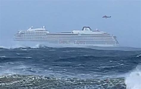 Cruise Ship In Trouble All Passengers And Crew Onboard To Be Evacuated Crew Center