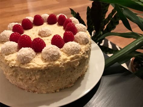 Denkt an die raffaello werbung: Saftige Raffaello Torte - Cooking & Baking