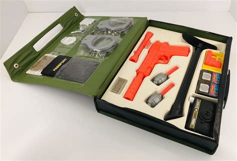 Redbox Secret Agent Briefcase Set No 24106 Toy Hunter Uk Retro