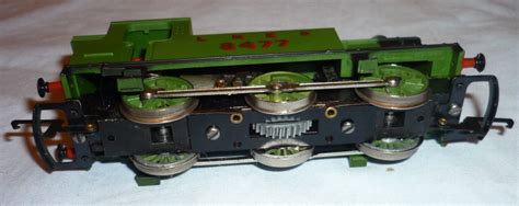 Hornby Oo Gauge Lner Class J83 0 6 0 Tank Locomotive 8477 R252 Boxed Ebay