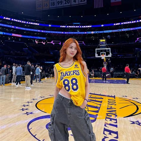 Nba Lebron James Is Said To Be Dating A Member Of The Korean K Pop Girl Group Le Sserafim