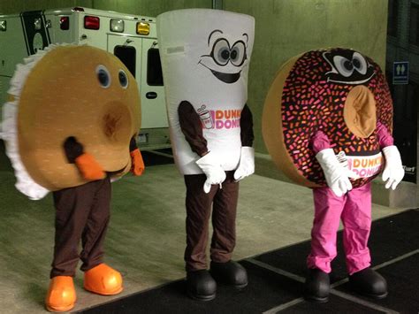 Detroit Lions Had A Dunkin Donuts Race With Actual Mascots Can The Bulls Please Do This R