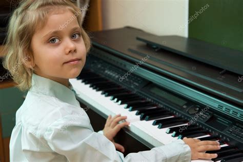 Little Girl Play On A Electric Piano — Stock Photo © Vadimpp 2389184